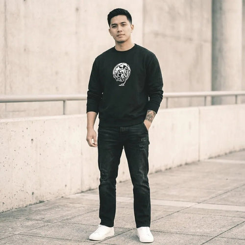 Black Distort Oversized Sweatshirt – Heavyweight Streetwear Layer - SYN3R Minimalist Streetwear