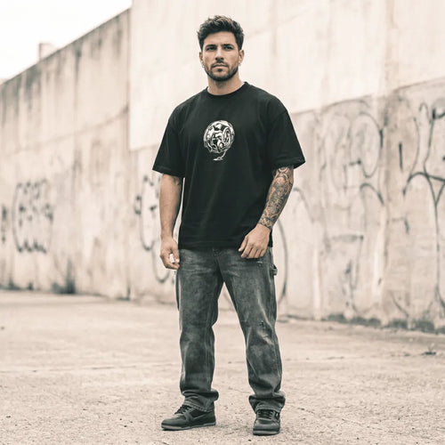 Black Distort Oversized T-Shirt – Minimalist Streetwear Essential - SYN3R Minimalist Streetwear full body model