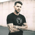 Black Oversized T-Shirt – Relaxed Streetwear Fit - SYN3R Minimalist Streetwear