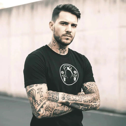 Black Oversized T-Shirt – Relaxed Streetwear Fit - SYN3R Minimalist Streetwear