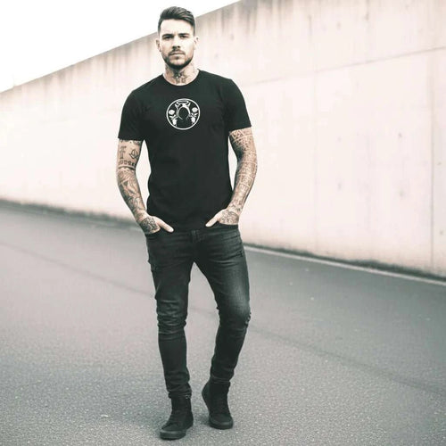 Black Oversized T-Shirt – Relaxed Streetwear Fit - SYN3R Minimalist Streetwear