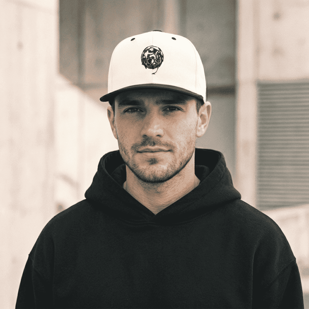 Distort Snapback Cap White & Black - SYN3R Minimalist Streetwear