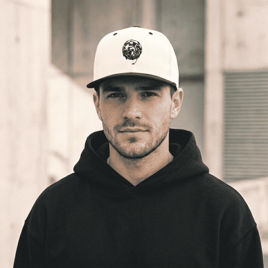Distort Snapback Cap White & Black - SYN3R Minimalist Streetwear