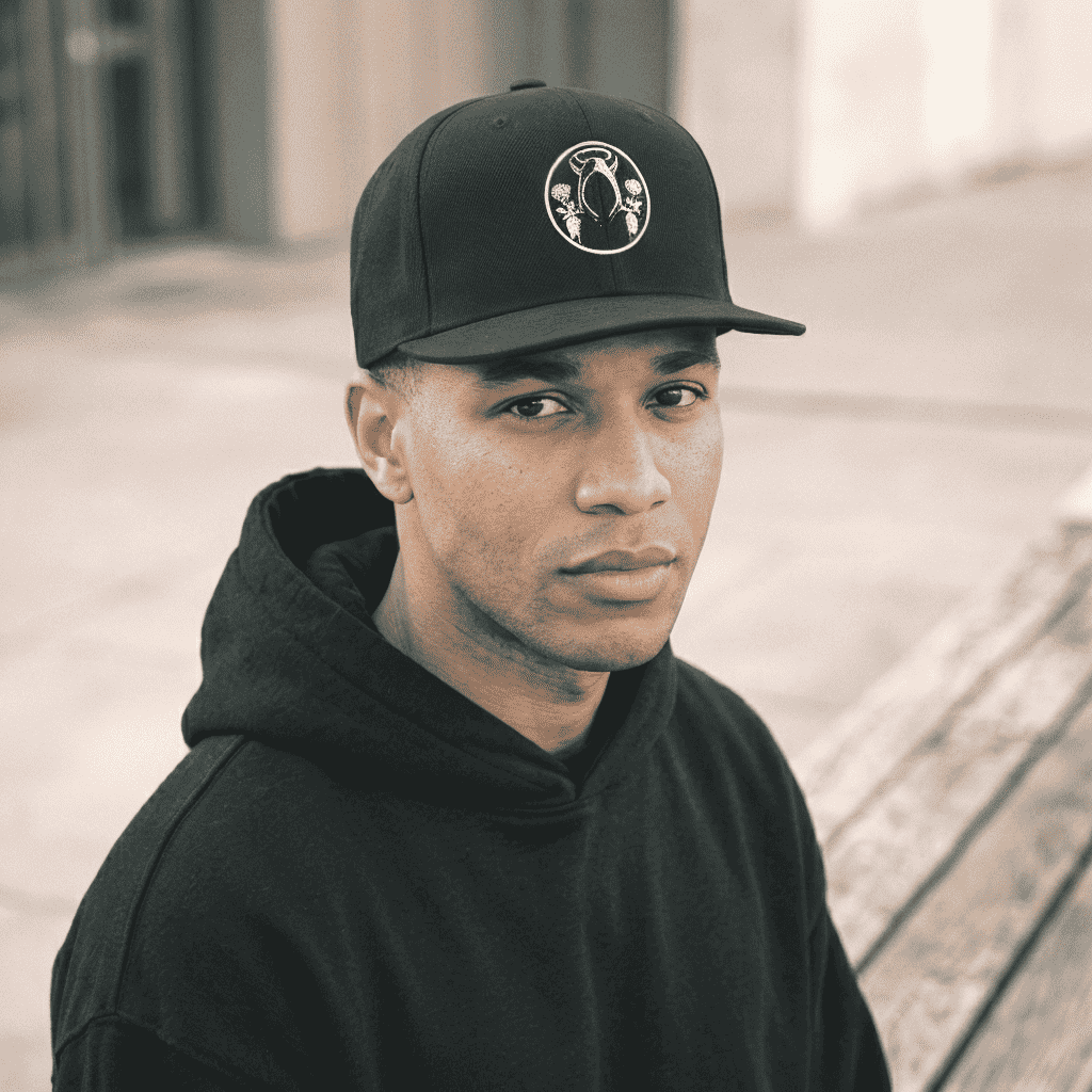 Shadow Snapback Cap Black - SYN3R Minimalist Streetwear