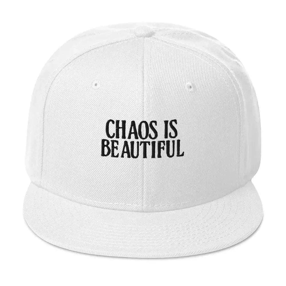 White CHAOS Snapback Cap SYN3R – product shot displayed on its own